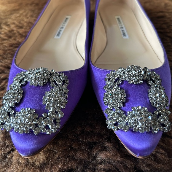 Manolo Blahnik Hangisi Satin Flats - Picture 4 of 13